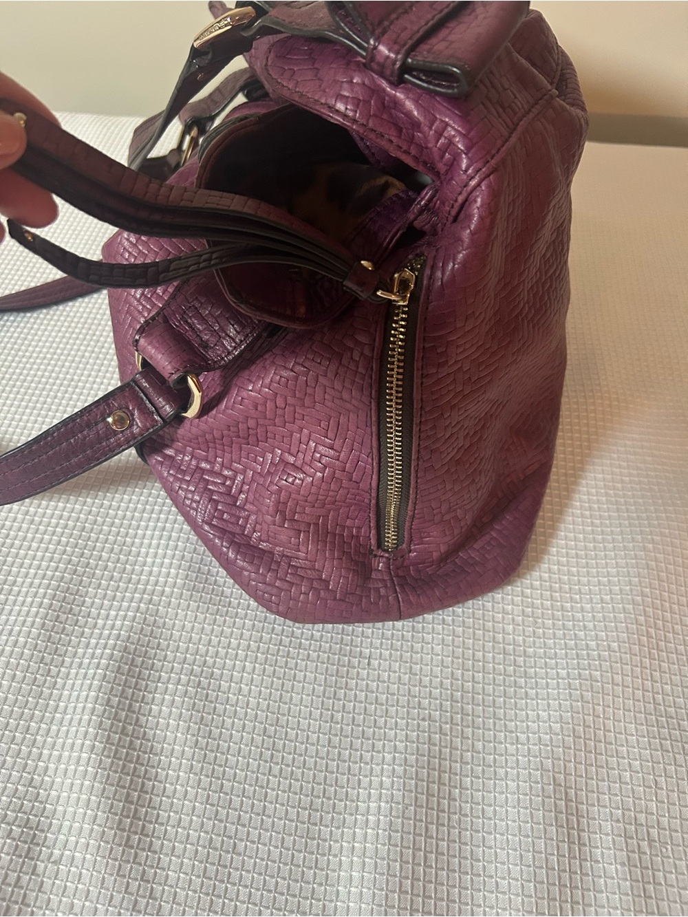 B.Makowsky Plumy Burgandy textured Leather Shoulder Bag, Gold Hardware - Picture 10 of 14